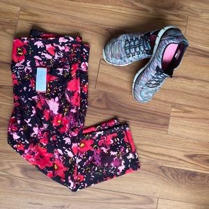 Livi Active 18/20 Capri wicking leggings